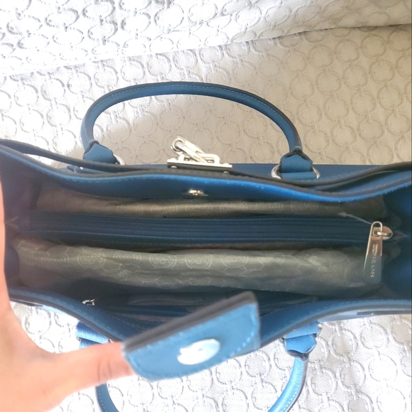 Michael Kors NWOT Large Steel Blue Hamilton Leather Handbag with Lock and Key - Picture 3 of 3